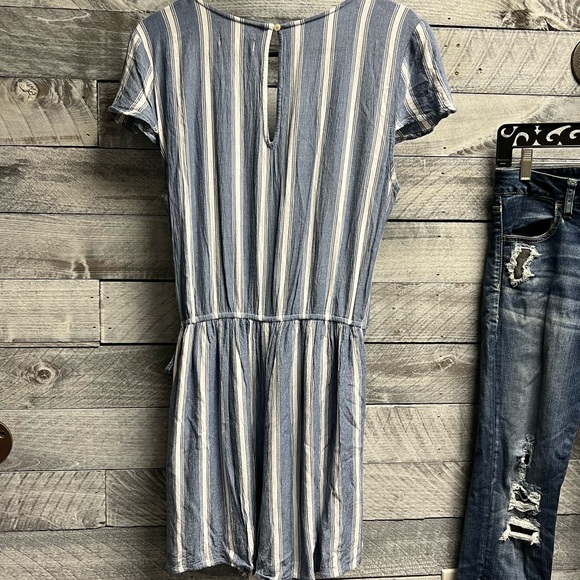 Hollister Romper - Picture 2 of 2